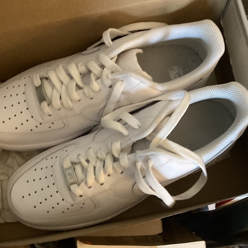 Brand new Nike air force 1 ( price is negotiable)